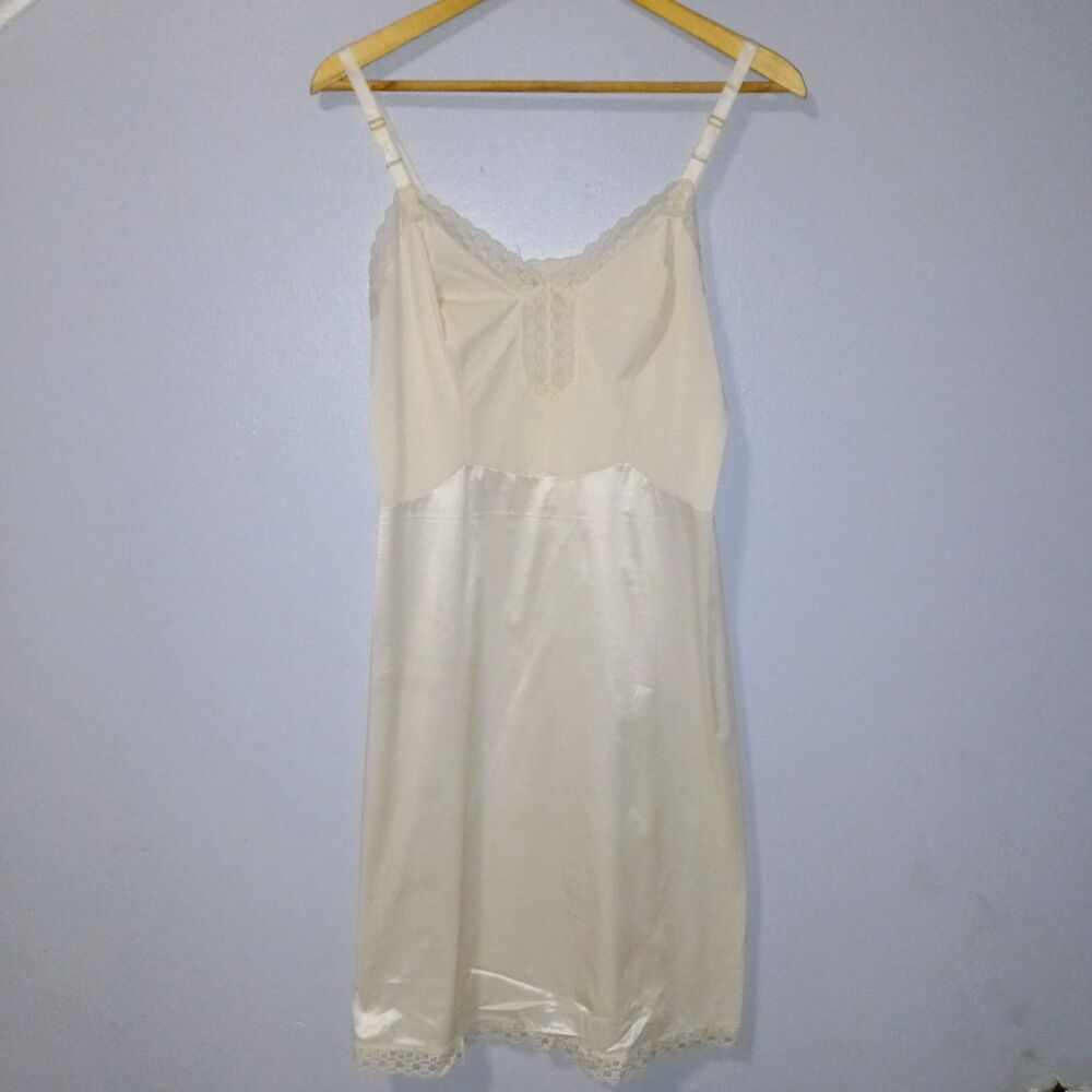 Shadowline Full Nylon Slip - Size 36 - Vintage - Dress - Semi Structured Bodice